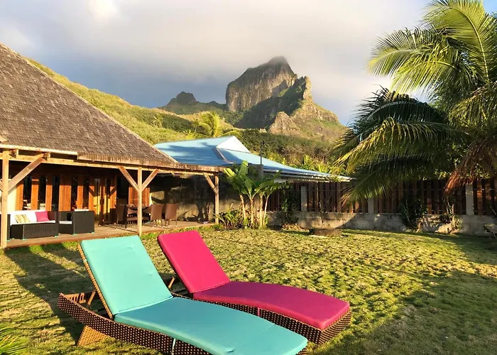 Bora Bora Waterfront Sunrise Villa