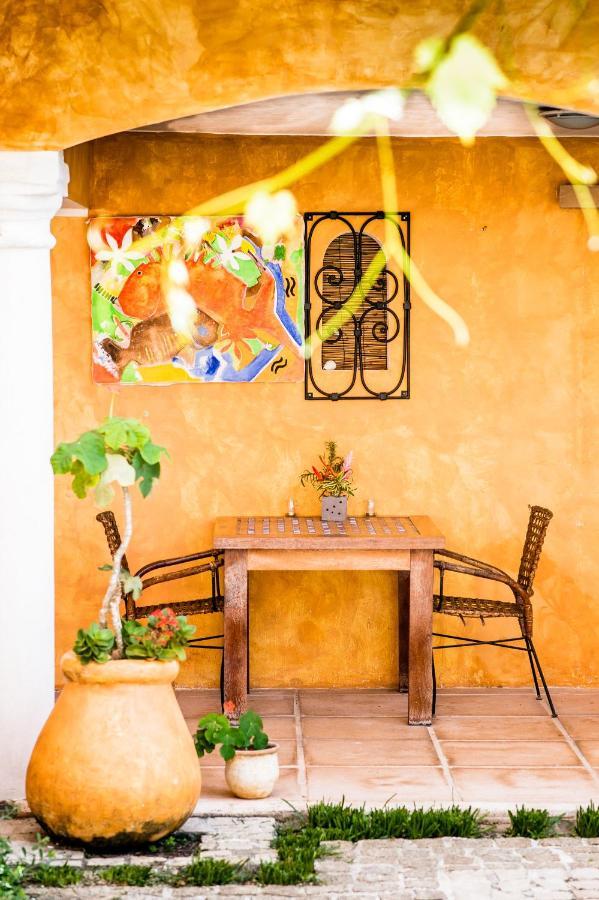 Yrondi Guest house *