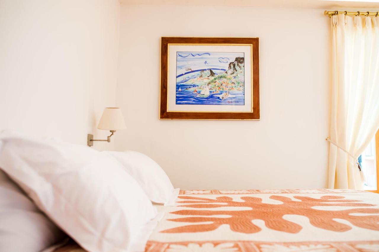 Yrondi Guest house