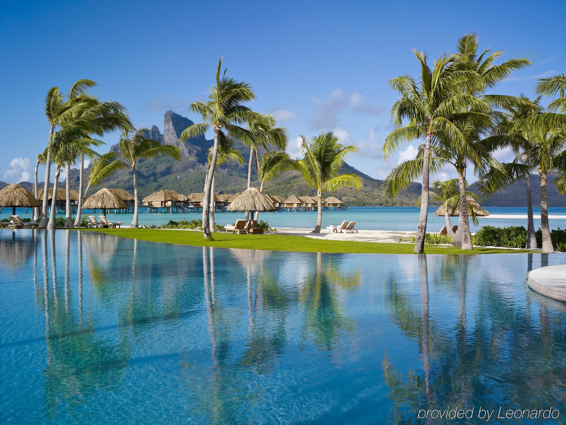 Four Seasons 5* Bora Bora