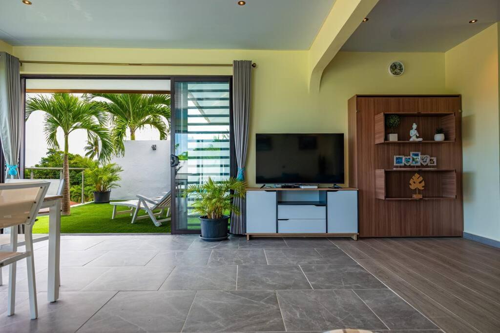 Sunset Villa *